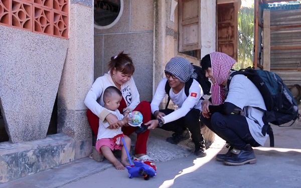 Hoàng Rapper và Tronie Ngô đạp xe 70km về miền Tây Hoàng Rapper và Tronie Ngô đạp xe 70km về miền Tây