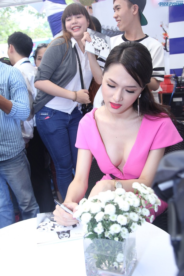 Hương Giang chuyển giới khoe vòng một táo bạo hút mắt fan