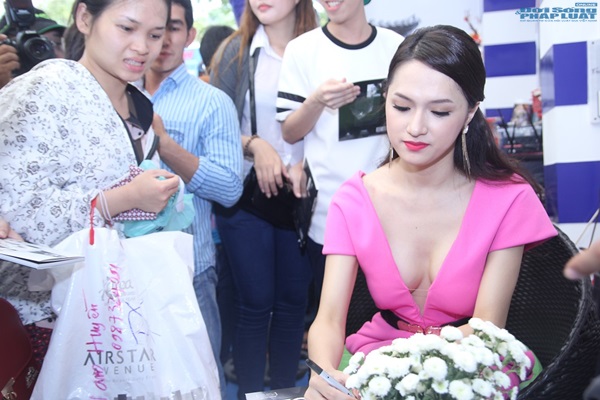 Hương Giang chuyển giới khoe vòng một táo bạo hút mắt fan