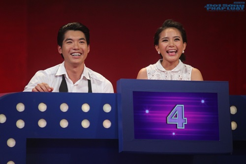 Lê Hoàng cặp với Lý Nhã Kỳ trong “Người bí ẩn”