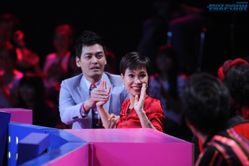 Lê Hoàng cặp với Lý Nhã Kỳ trong “Người bí ẩn”