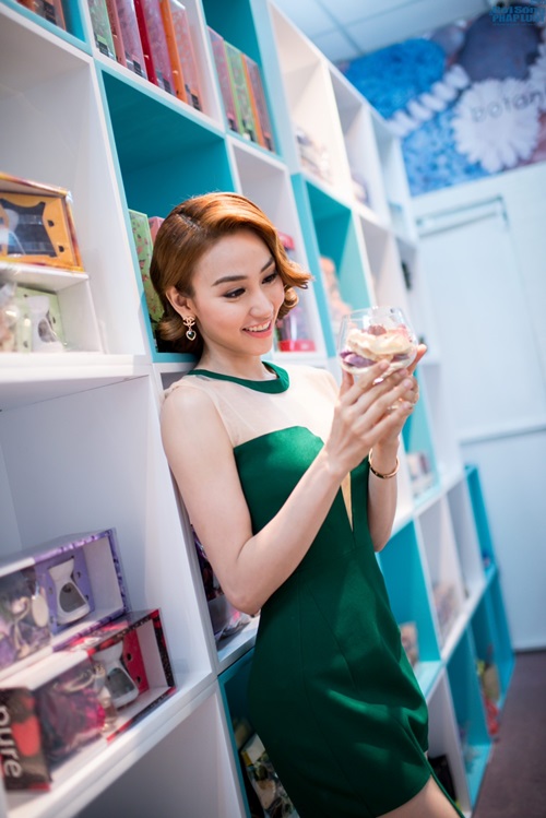 Ngân Khánh tiếc cho Diễm Hương bị cắt vai diễn Ngân Khánh tiếc cho Diễm Hương bị cắt vai diễn