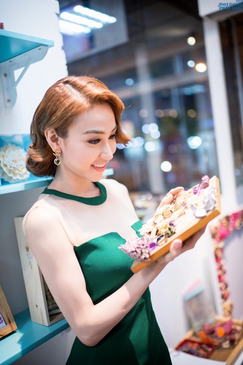 Ngân Khánh tiếc cho Diễm Hương bị cắt vai diễn Ngân Khánh tiếc cho Diễm Hương bị cắt vai diễn