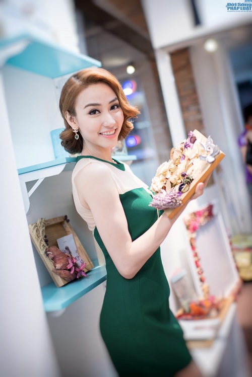 Ngân Khánh tiếc cho Diễm Hương bị cắt vai diễn Ngân Khánh tiếc cho Diễm Hương bị cắt vai diễn