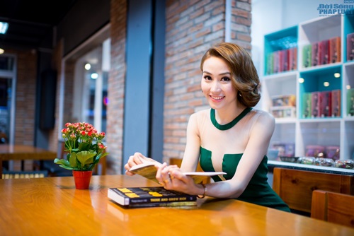 Ngân Khánh tiếc cho Diễm Hương bị cắt vai diễn Ngân Khánh tiếc cho Diễm Hương bị cắt vai diễn