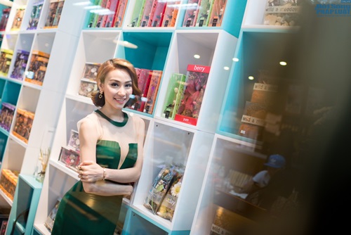 Ngân Khánh tiếc cho Diễm Hương bị cắt vai diễn Ngân Khánh tiếc cho Diễm Hương bị cắt vai diễn