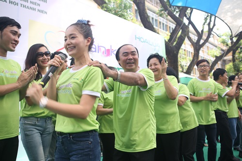 Đức Tuấn, Nguyên Vũ cùng dàn sao nấu ăn cho bệnh nhân nghèo