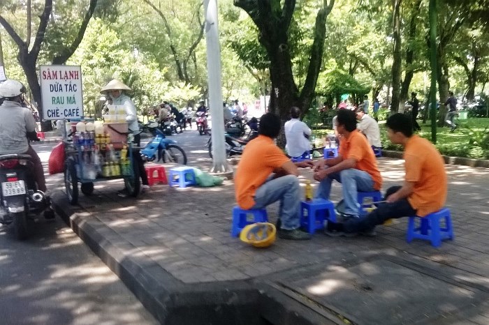 Sài Gòn nắng nóng 39 độ: Người dân giải nhiệt bằng cách nào?