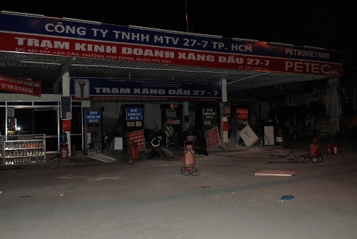 Nổ lớn cây xăng, nhiều người khiếp vía tháo chạy