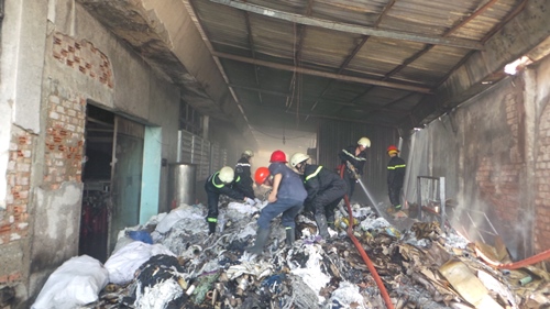 Xưởng may phát hỏa, hàng trăm công nhân nhốn nháo