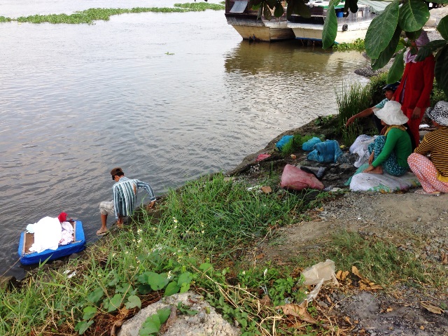 Đã tìm thấy bé trai 3 tuổi bị mất tích trên sông Sài Gòn