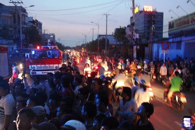 TP.HCM: Hỏa hoạn thiêu rụi 3 căn nhà, 2 người bị bỏng nặng