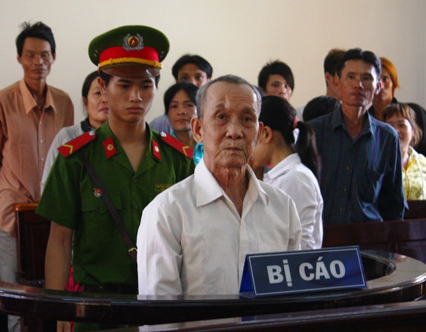 Mâu thuẫn trong lúc tiểu tiện, hai thanh niên bị đâm chết