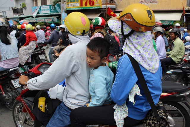 Nghĩ lễ 30/4: Người Sài Gòn “bỡ hơi tai” đi chơi lễ