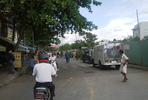 Kinh hoàng phát hiện xác người nổi trên kênh Nhiêu Lộc Thị Nghè