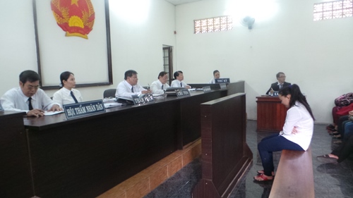 Gia đình bị hại đòi đền bù 100 triệu trong vụ bảo mẫu giết trẻ