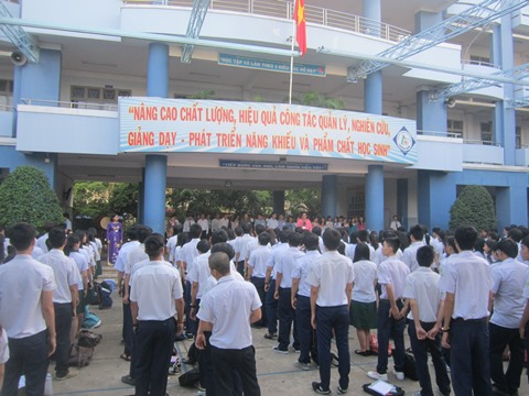 Thi Ngữ Văn, thí sinh Sài Gòn lo lắng trước giờ thi