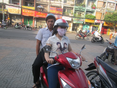 Thi Ngữ Văn, thí sinh Sài Gòn lo lắng trước giờ thi