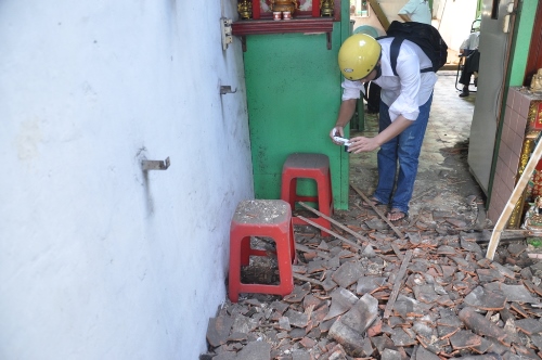 Sập mái nhà giữa đêm khuya, nhiều hộ dân thót tim tháo chạy