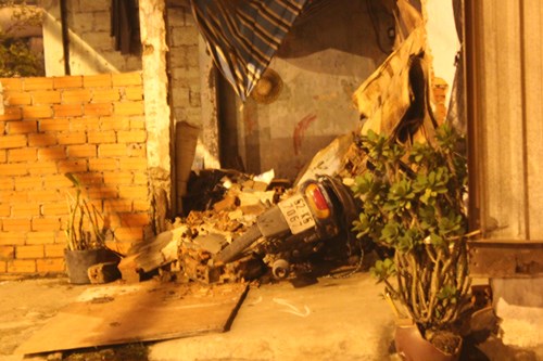 Xe máy đâm thủng tường nhà dân, người đàn ông tử vong tại chỗ