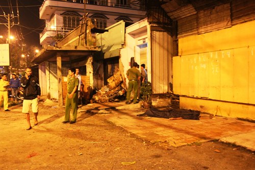 Xe máy đâm thủng tường nhà dân, người đàn ông tử vong tại chỗ