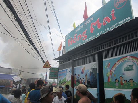 Cháy vựa phế liệu gần lớp mần non, hàng chục trẻ phải sơ tán