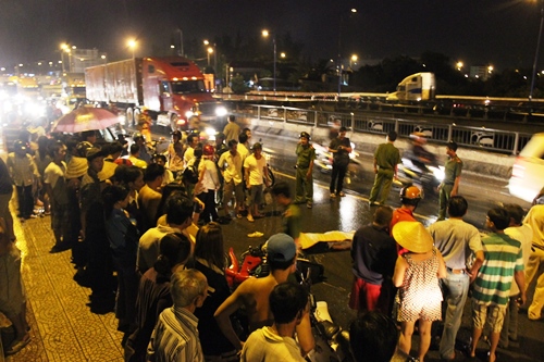 Trên đường về nhà, người đàn ông bị xe khách cán chết 