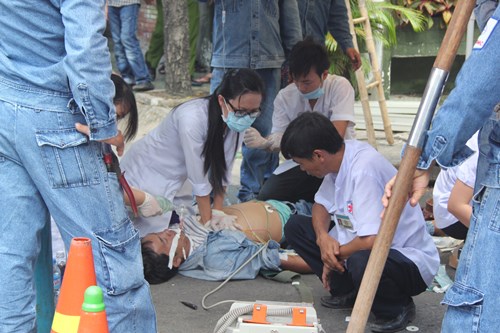 Nghẹt thở xem nhân viện y tế cứu nhân viện điện lực bị điện giật