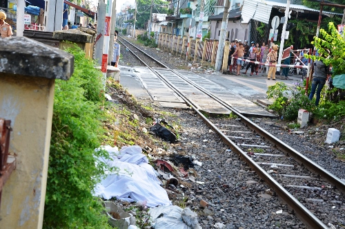 Người phụ nữ bị tàu hỏa kéo lê, cán nát người