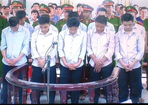 TPHCM: Xét xử 10 đối tượng gây rối trật tự công cộng