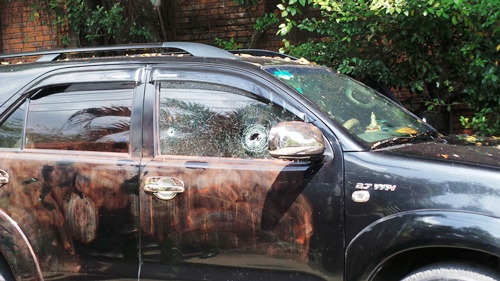 Xác định danh tính đôi nam nữ chết gục trong xe 7 chỗ