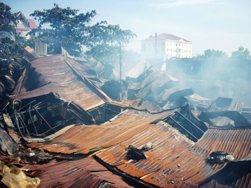 Cháy xưởng gỗ hơn 8 giờ, nhiều tài sản thành tro