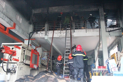 TPHCM: Cháy lớn xưởng sản xuất khuôn mẫu- in ấn bao bì