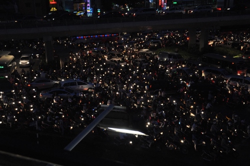 Nghĩ lễ 4 ngày dân ồ ật rời Sài Gòn, giao thông hỗn loạn