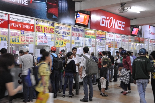 Nghĩ lễ 4 ngày dân ồ ật rời Sài Gòn, giao thông hỗn loạn