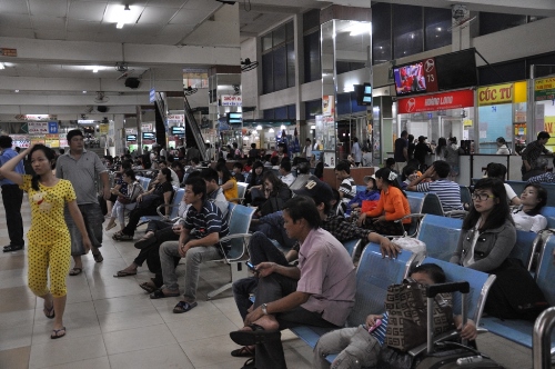 Nghĩ lễ 4 ngày dân ồ ật rời Sài Gòn, giao thông hỗn loạn