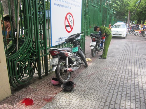 Ẩu đả kinh hoàng, lái xe ôm bị lái xe tắt xi đâm chết