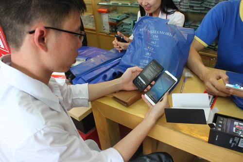 BlackBerry Z10 đại hạ giá, dân buôn khốn đốn