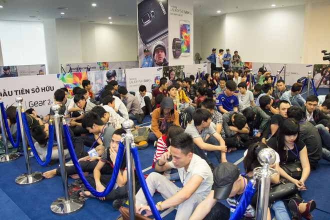 Samsung: Không có chuyện thuê người xếp hàng mua Galaxy S5