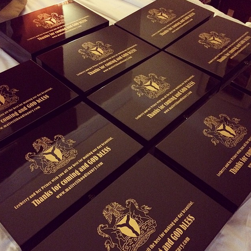 Được tặng iPhone 5s mạ vàng khi đi ăn cưới