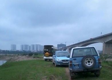 Nghi án nam thanh niên ngáo đá nhảy cầu tự tử