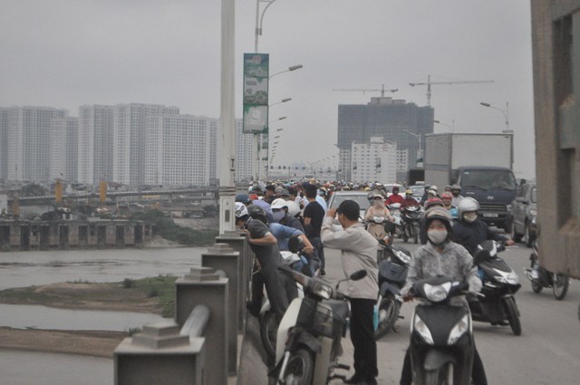 Nghi án nam thanh niên ngáo đá nhảy cầu tự tử