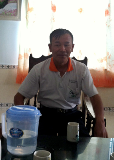 Vợ chồng già bán cả gia sản đi tìm cha mẹ đẻ cho con nuôi