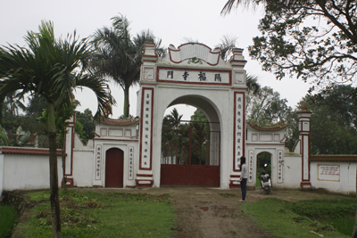 Vợ chồng giáo viên tiểu học đánh học sinh mồ côi đến ngất xỉu: