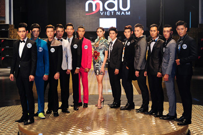 Góc tối “lạnh gáy” của người mẫu nam sau sàn catwalk : (kỳ 1)