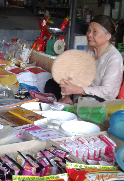 Cảm động những tấm lòng tiểu thương ủng hộ gia đình Cảnh sát Biển