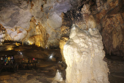 Khám phá hang động khô huyền bí dài nhất châu á