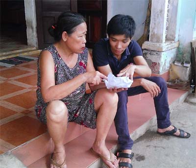 Nghi vấn gạo tẩm hóa chất độc hại có mùi giống thuốc diệt cỏ 