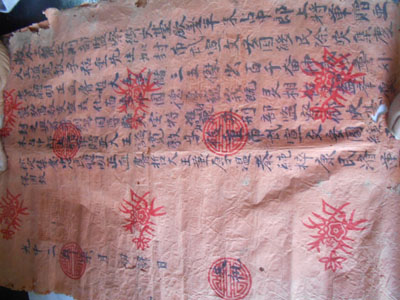 Bản sắc phong 200tuổi vẫn còn nguyên dấu triện của vua QuangTrung