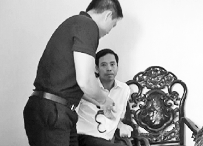 Bẽ bàng màn câu kéo “ăn từng đồng bạc lẻ” của gia đình bị cáo